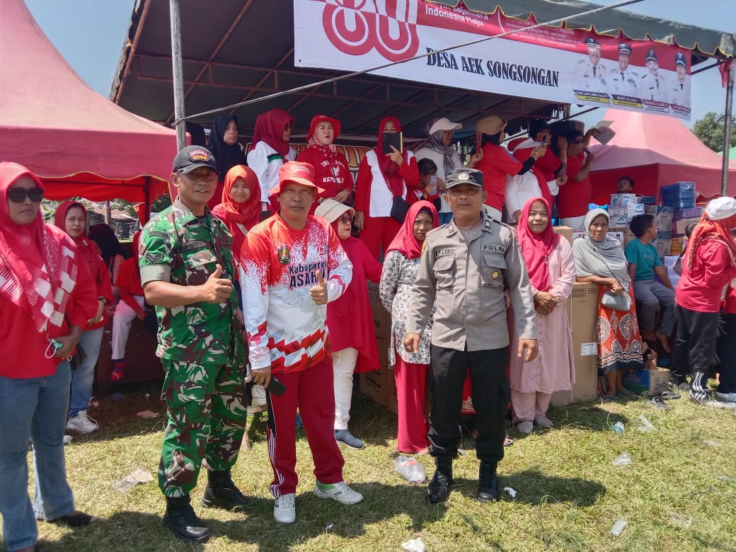 Bhabinkamtibmas Desa Aek Songsongan Meriahkan HUT RI ke-80 dengan Perlombaan