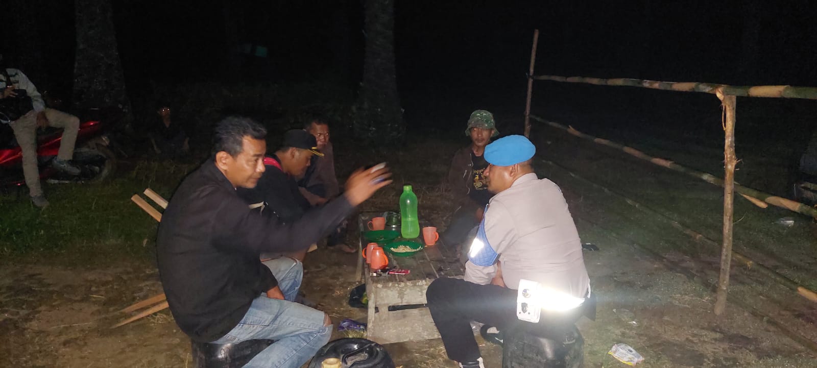 POLSEK PRAPAT JANJI LAKSANAKAN PATROLI BLUE LIGHT CEGAH KONFLIK LAHAN DI DESA PADANG SARI