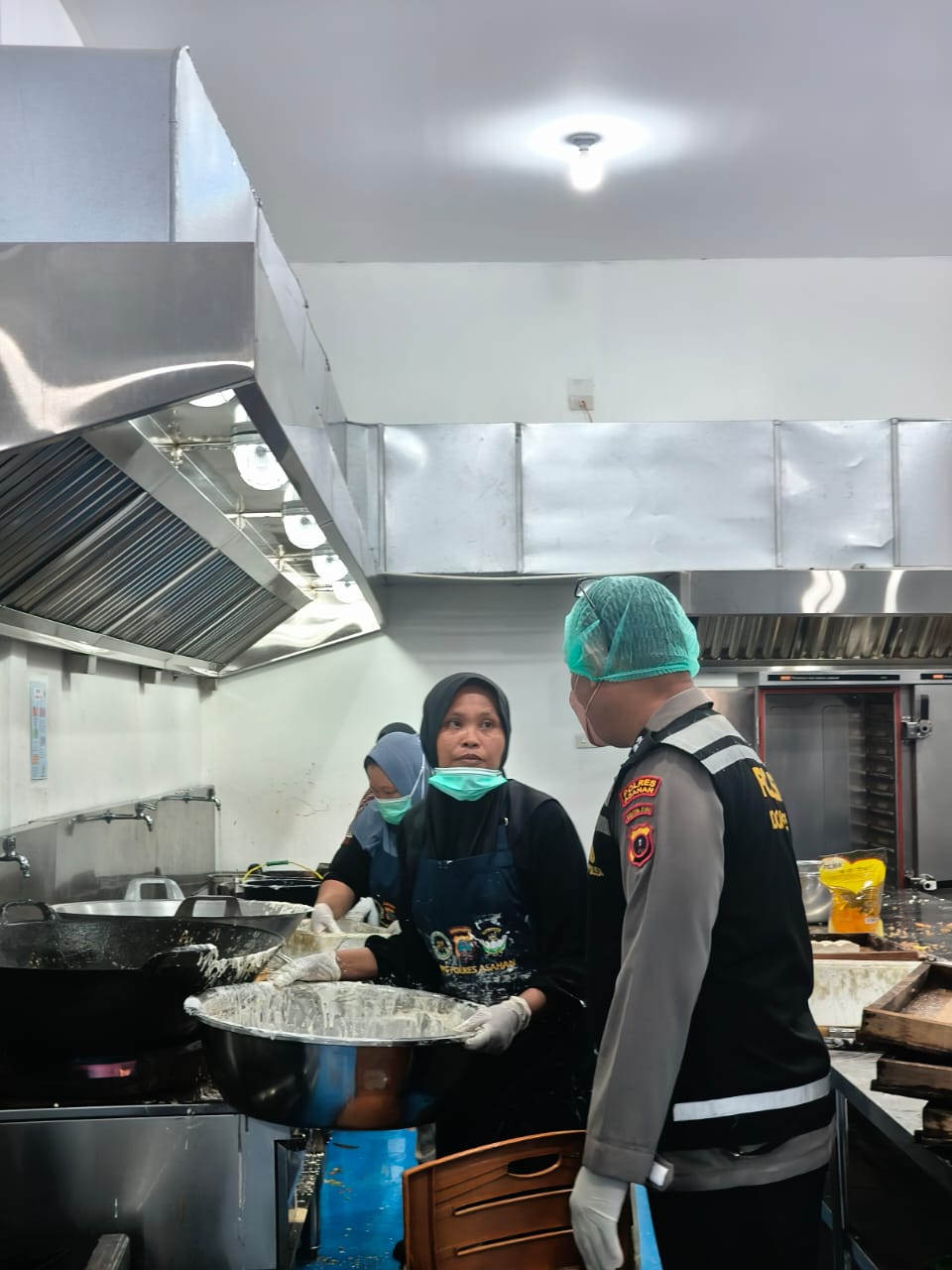 Kasi Dokkes Polres Asahan Laksanakan Pemeriksaan Kesehatan Lapangan dan Safety Food Program Makanan Bergizi Gratis